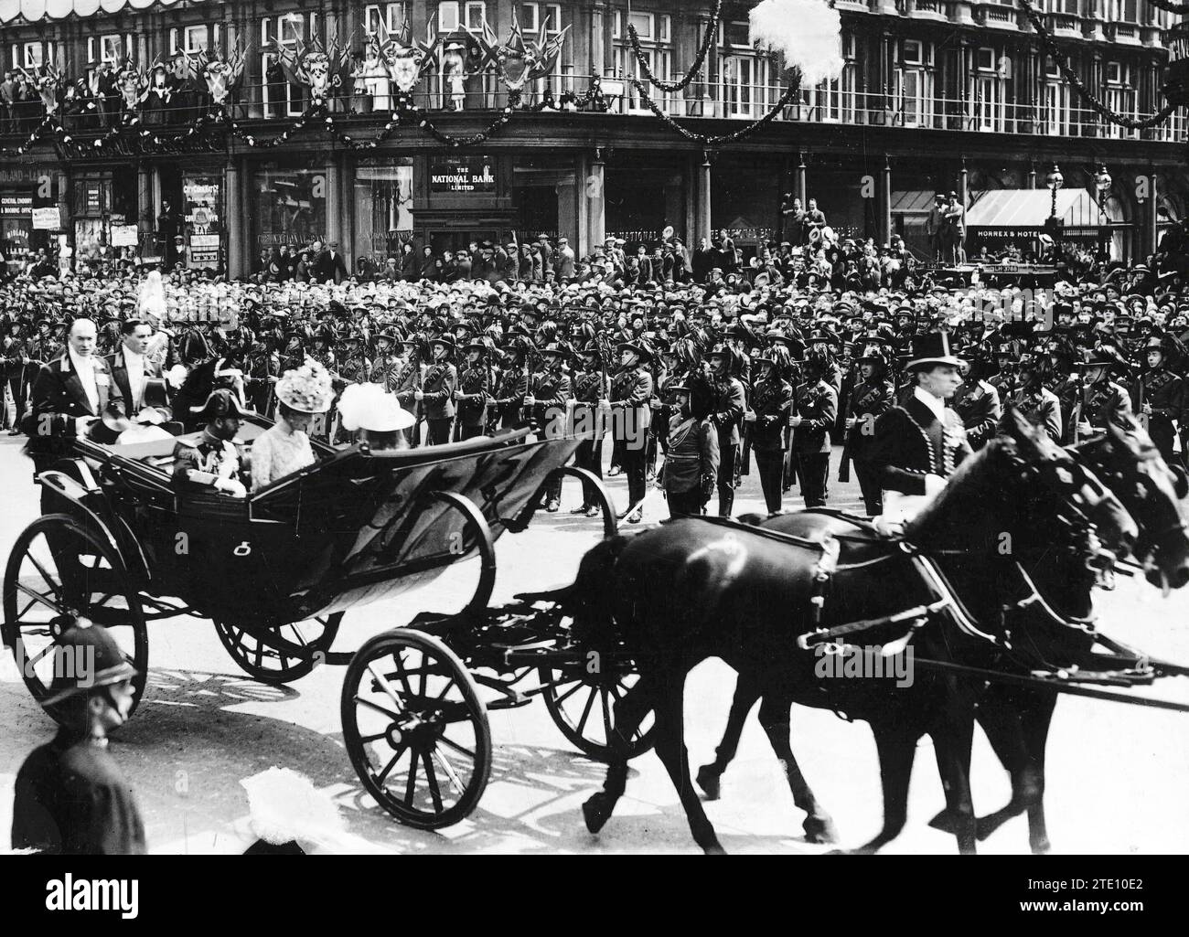 07/31/1913. Una cerimonia interessante. I Re d'Inghilterra dopo la posa della prima pietra dell'Australia Building nello Strand di Londra. Crediti: Album / Archivo ABC / Charles Trampus Foto Stock