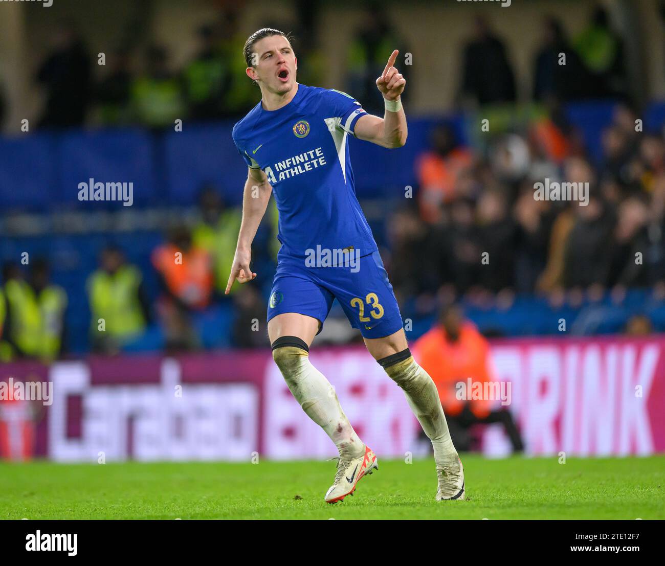 Londra, Regno Unito. 19 dicembre 2023 - Chelsea contro Newcastle United - Carabao Cup 5° turno - Stamford Bridge. Conor Gallagher festeggia il gol nei calci di rigore. Credito immagine: Mark Pain / Alamy Live News Foto Stock