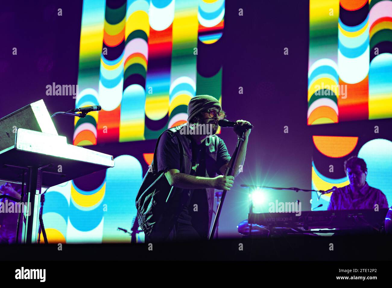 Milano, 19 dicembre 2023. La cantante indie pop italiana Calcutta si esibisce dal vivo al Mediolanum Forum di Milano. Crediti: Maria Laura Arturi/Alamy Live News Foto Stock