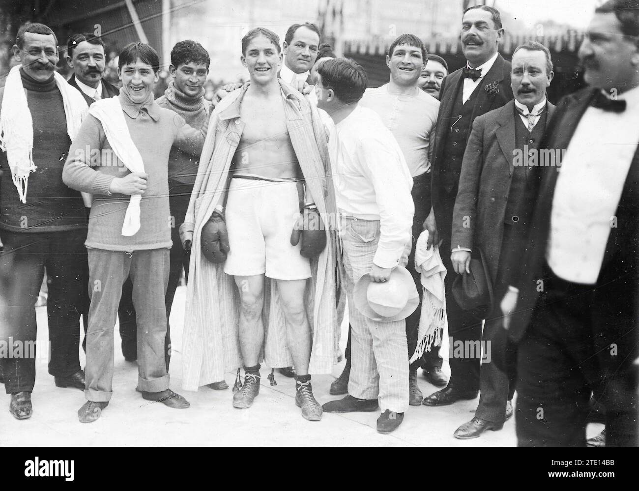 Monte Carlo. 02/29/1912. Campionato europeo di pugilato. Jim Sullivan dopo l'incontro con Carpentier, quest'ultimo ha vinto il titolo di campione europeo dei pesi medi. Crediti: Album / Archivo ABC / M. Rol Foto Stock