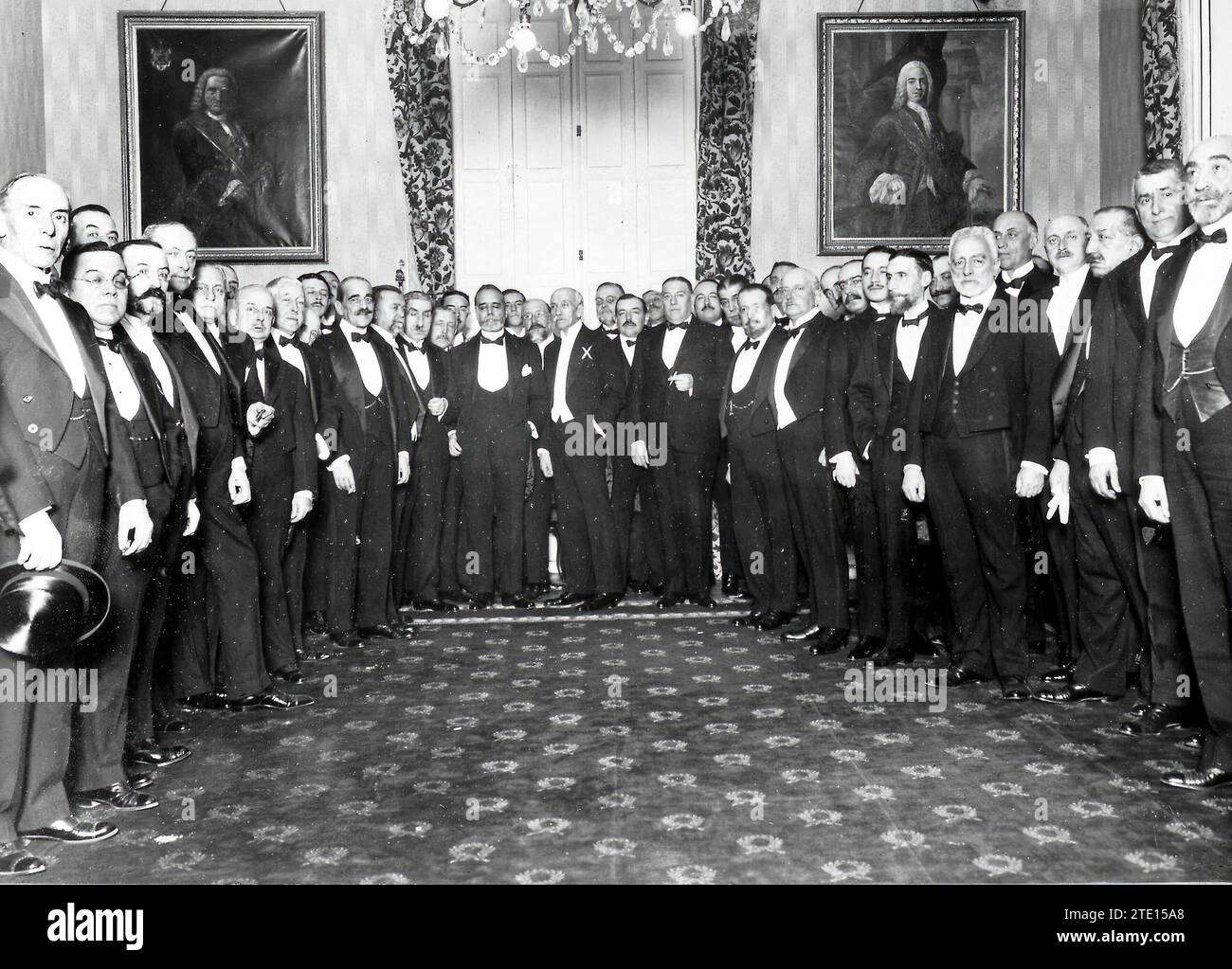 01/18/1921. Il signor dato (X) e i ministri con il Concurrent alla reception dei senatori e deputati dipendenti, verificati ieri sera. Crediti: Album / Archivo ABC / Larregla Foto Stock