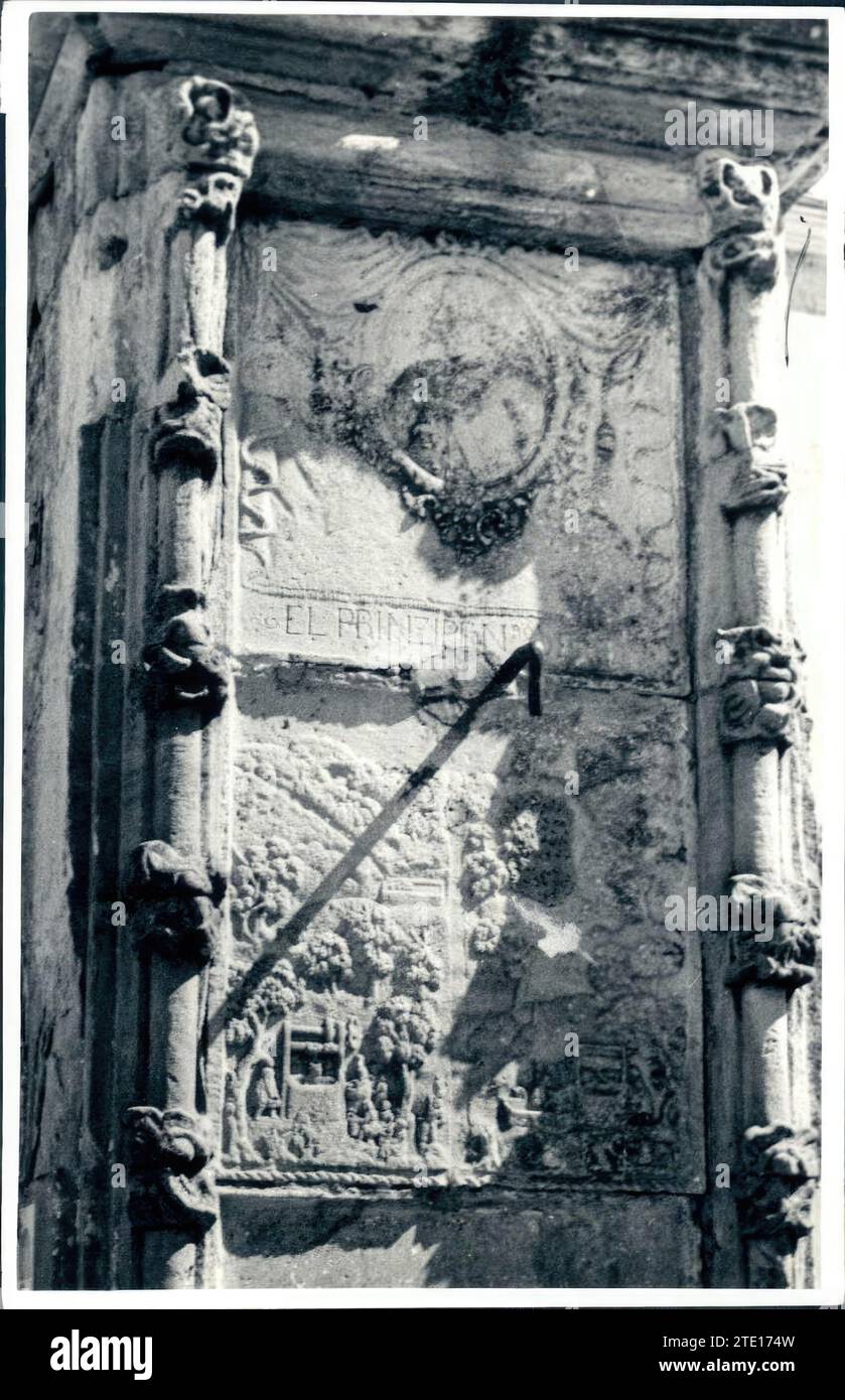 12/31/1949. Colonna commemorativa della creazione delle popolazioni della Sierra Morena. Crediti: Album / Archivo ABC Foto Stock