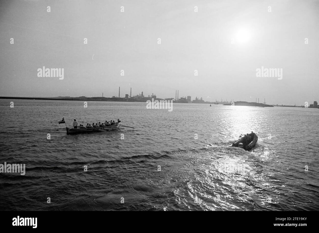 Squadra di canottaggio proveniente dalla Gran Bretagna in mare vicino IJmuiden, IJmuiden, Paesi Bassi, 24-06-1994, Whizgle News from the Past, su misura per il futuro. Esplora le narrazioni storiche, l'immagine dell'agenzia olandese olandese con una prospettiva moderna, colmando il divario tra gli eventi di ieri e quelli di domani. Un viaggio senza tempo che delinea le storie che plasmano il nostro futuro. Foto Stock