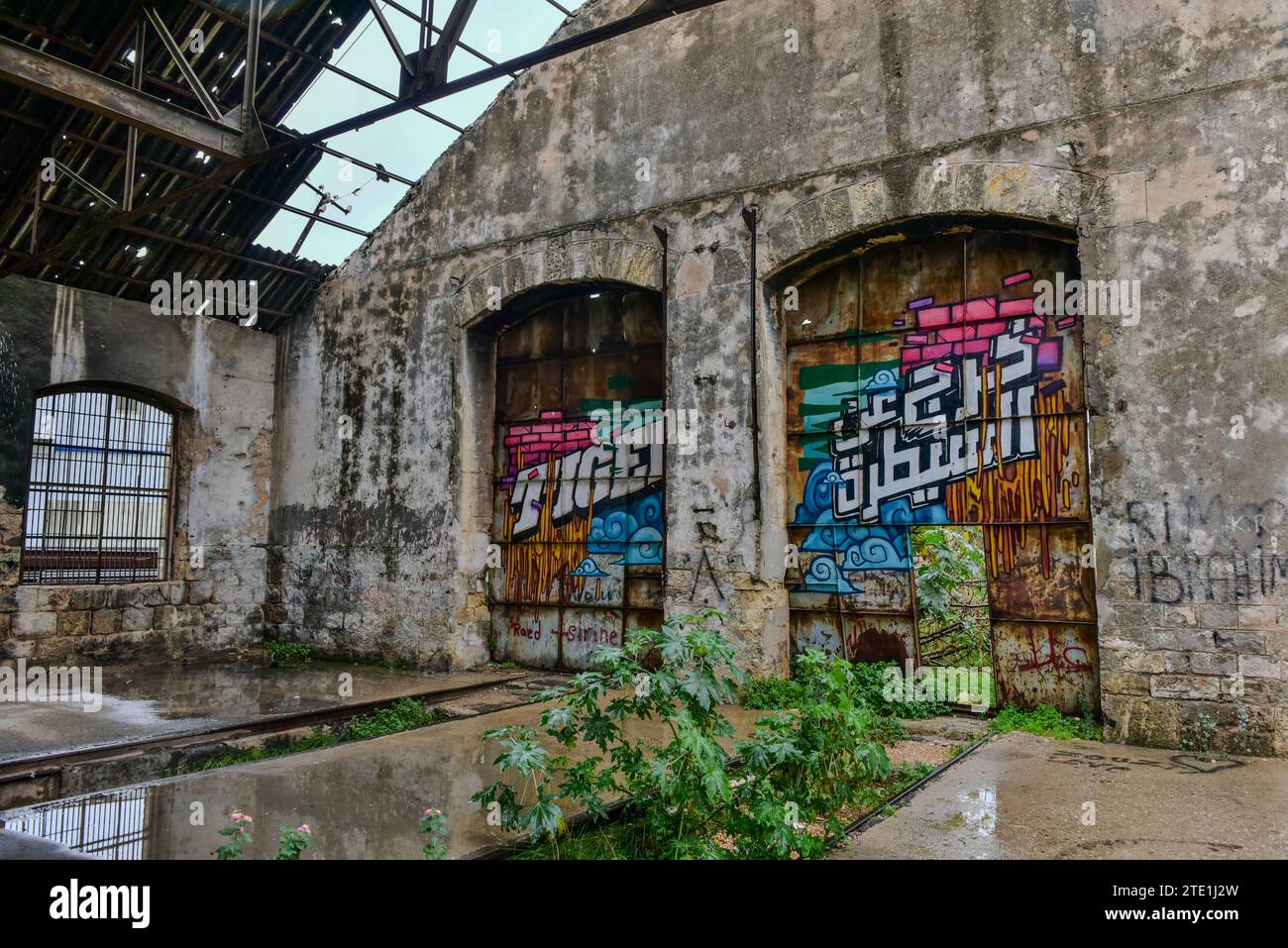 Vecchia stazione ferroviaria di Tripoli. Iniziò le operazioni nel 1911, divenne capolinea della linea Orient Express 1920s-40s, ora in rovina. El-Mina, Tripoli, Libano Foto Stock