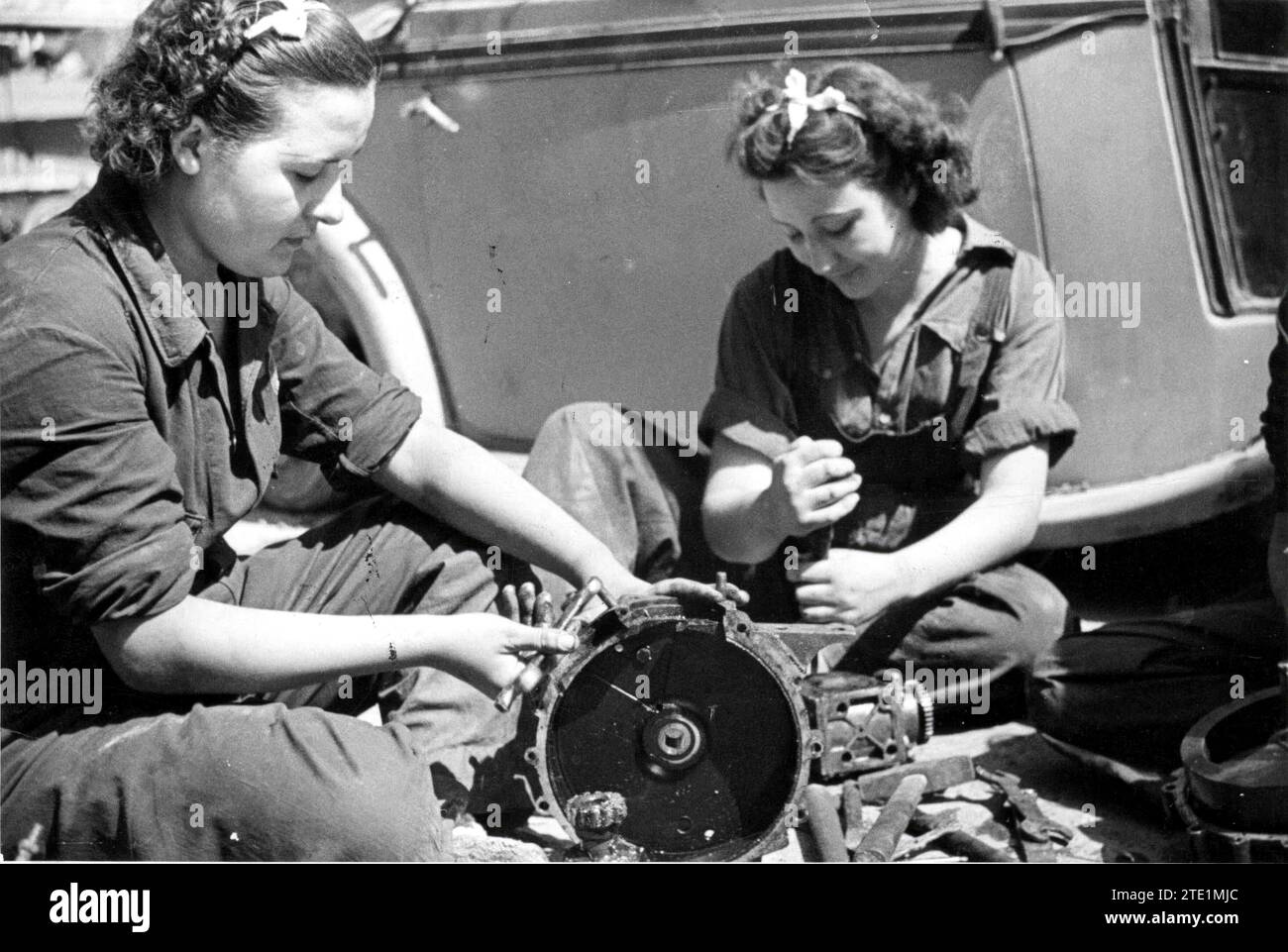 05/31/1938. Donne catalane che contribuiscono ai compiti di guerra. Crediti: Album / Archivo ABC Foto Stock