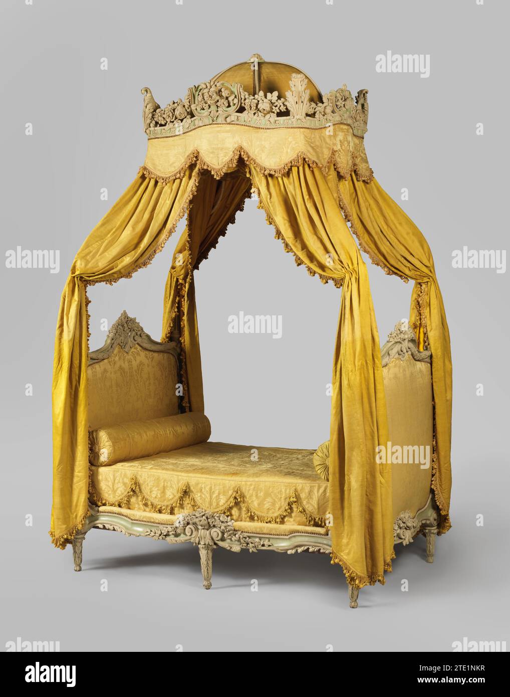Di Hemel van het letto polacco, Anonimo, c. 1775 cielo dal letto. Legno francese (materiale vegetale). noce (legno duro). faggio (legno). ferro (metallo). seta. satin. rame (metallo). Taglio di vernice (rivestimento) / Damasco Heaven dal letto. Legno francese (materiale vegetale). noce (legno duro). faggio (legno). ferro (metallo). seta. satin. rame (metallo). vernice (rivestimento) da taglio/damasco Foto Stock