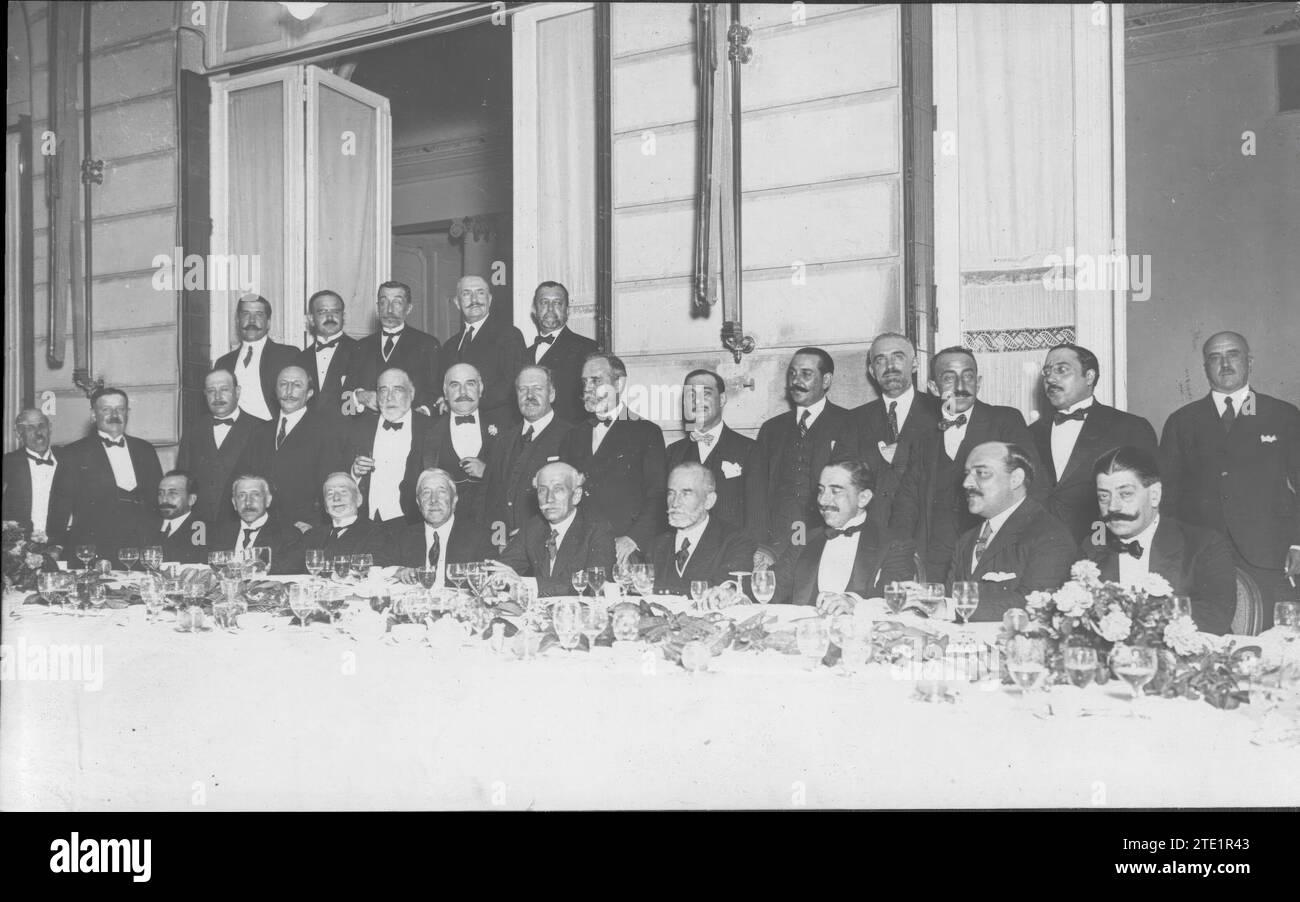 08/13/1919. Madrid. All'hotel Ritz. Il signor Eduardo dato (X), con i ministri, i senatori e i deputati che lo hanno intrattenuto con un banchetto. Crediti: Album / Archivo ABC / Pío Foto Stock