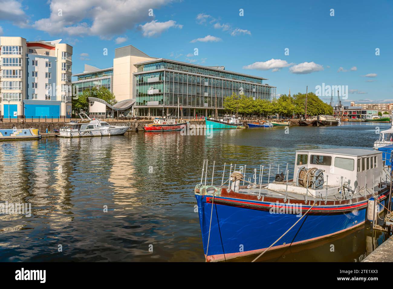 Barca da pesca nel porto galleggiante di Bristol, Somerset, Inghilterra, Regno Unito Foto Stock