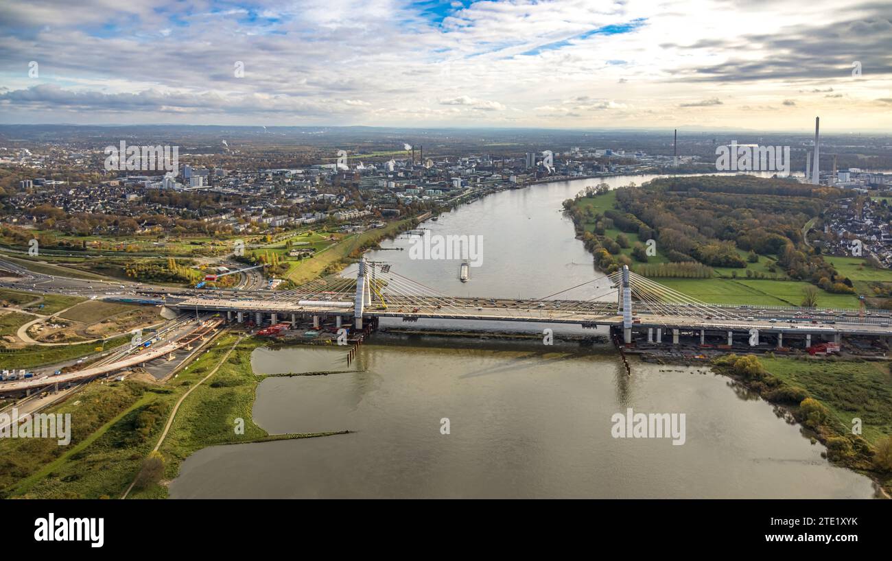 Vista aerea, panoramica del parco chimico Chempark Leverksen, cantiere sul Reno Ponte Leverkusen dell'autostrada A1 sul fiume Reno, Rheinaue LAN Foto Stock