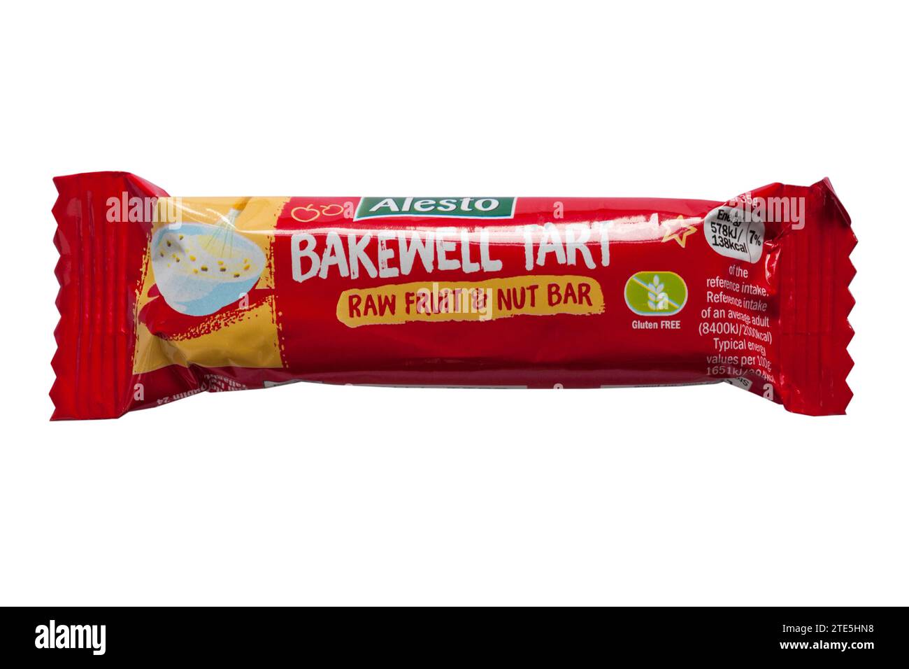 Alesto Bakewell Tart, frutta cruda e nocciole da Lidl, isolato su sfondo bianco - Bakewell Tart, aroma naturale, frutta secca e barretta di anacardi Foto Stock
