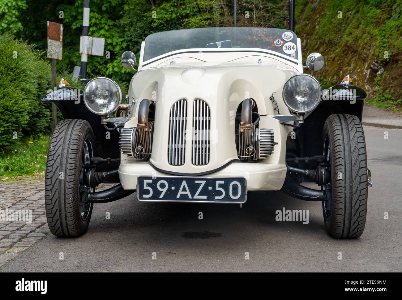 La Roche-en-Ardenne, Belgio, 06.05.2023, Vista frontale dell'auto retrò Citroen Lomax Foto Stock
