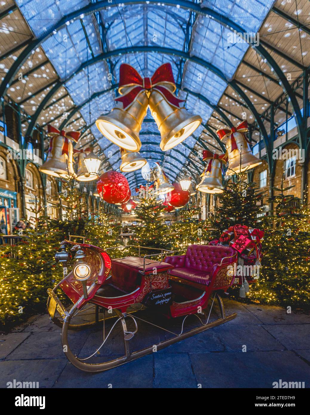 Babbo Natale è andato a fare shopping in slitta a Covent Garden. Foto Stock