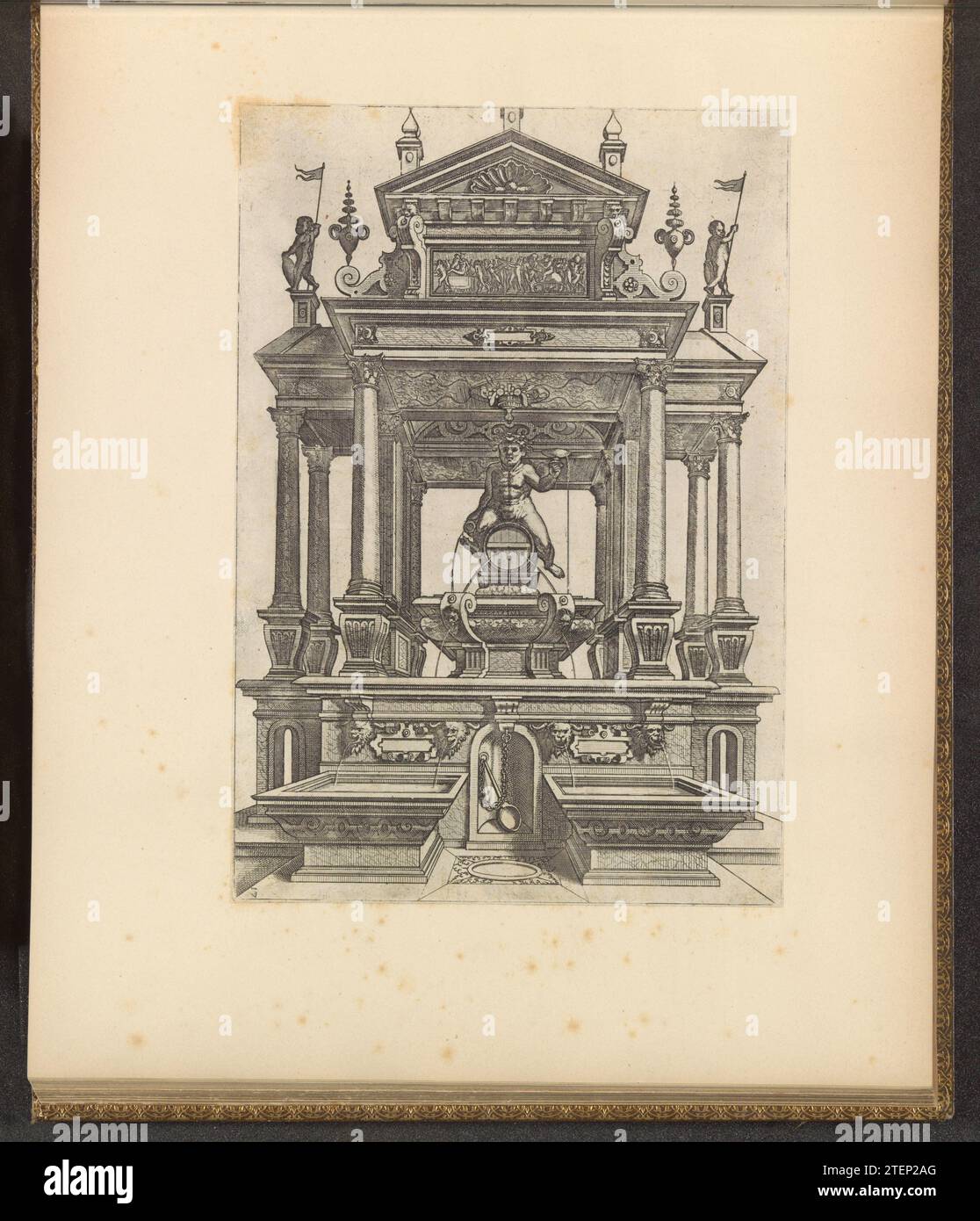 Fontein e Bacco su una tonnellata, Johannes o Lucas van Doetechum, dopo Hans Vredeman de Vries, 1600 ca. Fontana separata sotto forma di padiglione a forma di croce su un piedistallo. Ci sono due bacini bassi contro il piedistallo. C'è un terzo bacino nel padiglione con un piedistallo. Bacco è su una tonnellata. Sul telaio principale poggia una struttura con un fregio con una sfilata di baccanten. La stampa fa parte di un album. Acquaforte di carta di Anversa fontana separata a forma di padiglione a croce su un piedistallo. Ci sono due bacini bassi contro il piedistallo. C'è un terzo bacino nel padiglione con il più grande Foto Stock