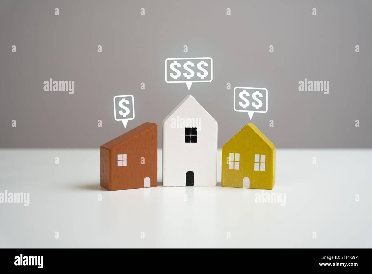 Scegli opzioni di alloggio convenienti. Prendere in considerazione scelte economiche per garantire la fattibilità finanziaria senza compromettere la qualità o il comfort. Scelta Foto Stock