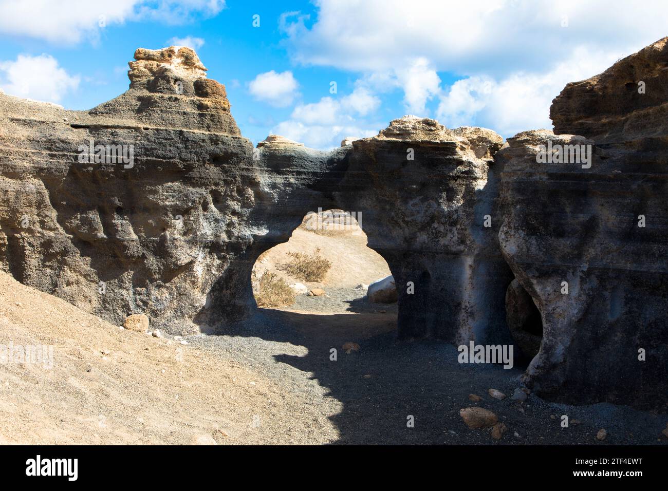 Vista panoramica delle formazioni rocciose più uniche di Lanzarote. Chiamata città stratificata o Antigua rofera de Teseguite. Isole Canarie, Spagna, Europa. Foto Stock