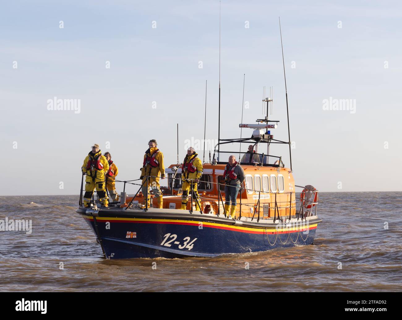 Il battello di salvataggio RNLI Aldeburgh, Freddie Cooper in mare. Foto Stock