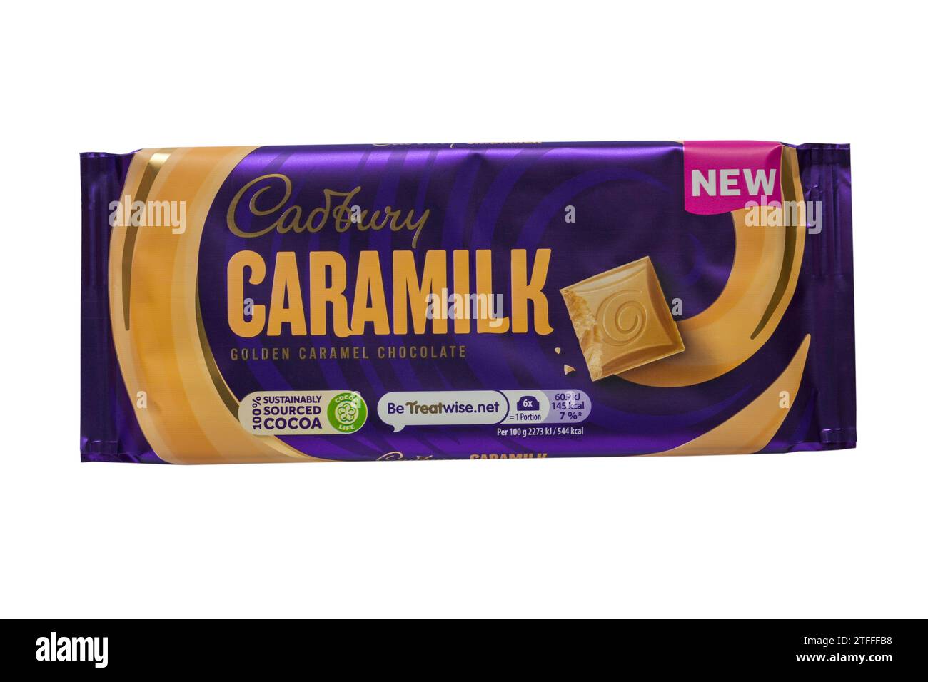 Barretta di cioccolato Cadbury Caramilk isolata su fondo bianco - cioccolato caramello dorato Foto Stock