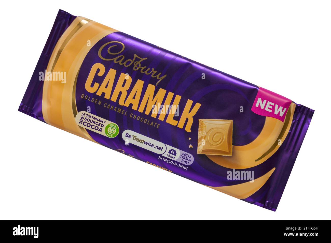 Barretta di cioccolato Cadbury Caramilk isolata su fondo bianco - cioccolato caramello dorato Foto Stock