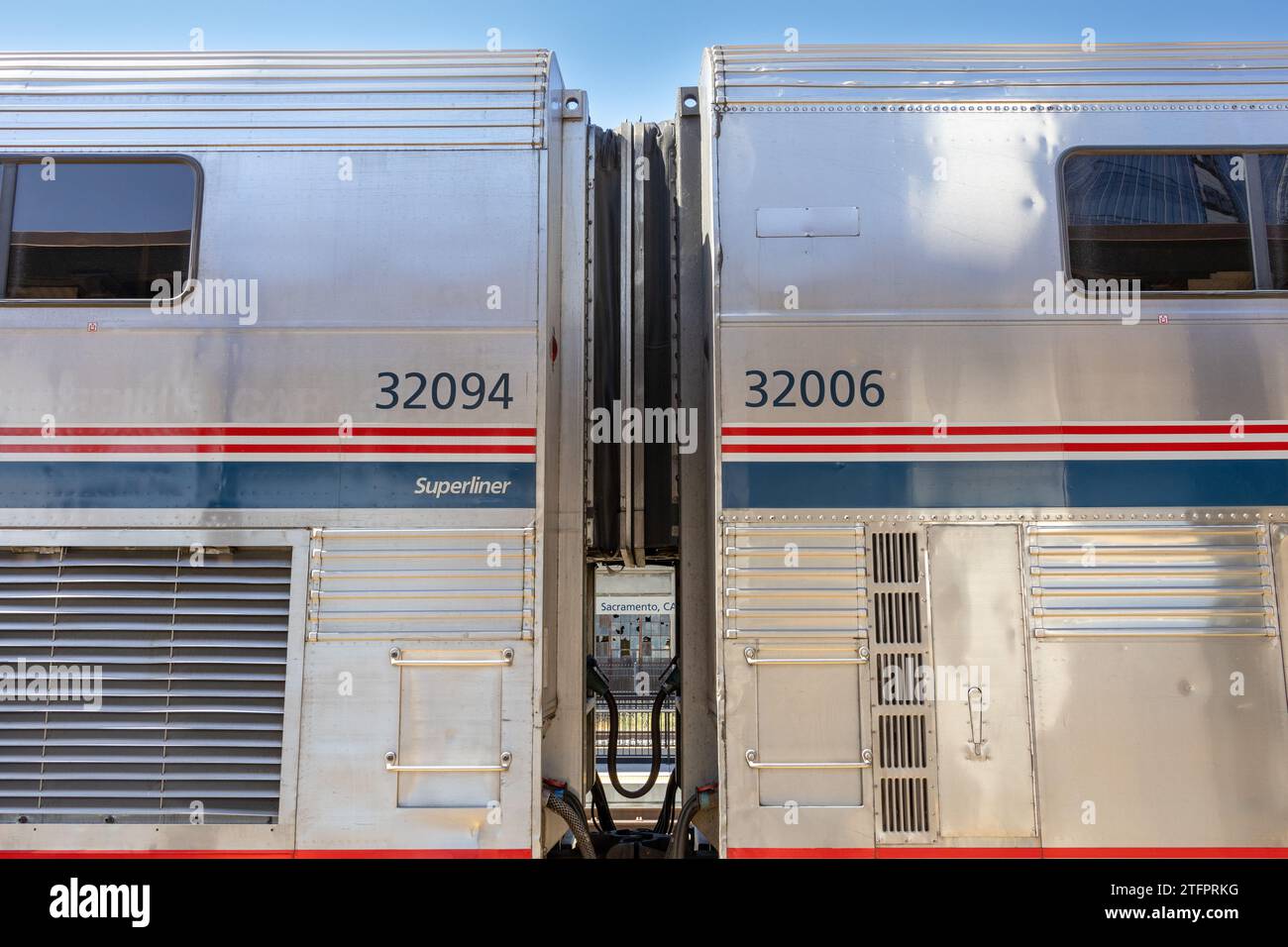 L'Amtrak California Zephyr fa una sosta alla stazione di Sacramento il 23 giugno 2023 Foto Stock