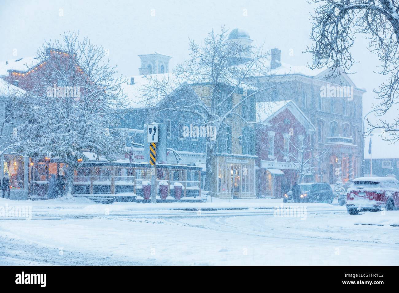 Canada, Ontario, Niagara on the Lake, una scena invernale innevata della storica strada principale Foto Stock