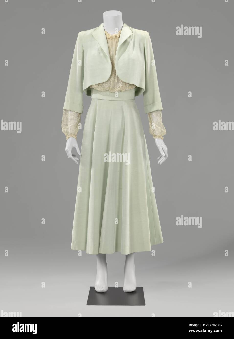 Blusa in pizzo color crema con maniche lunghe molto spazio grazie