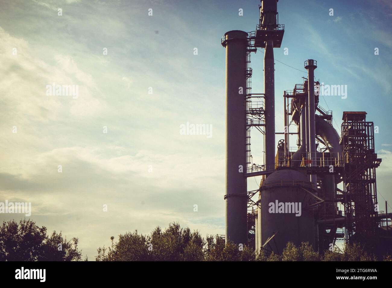 Vecchia fonderia industriale situata a Monterrey N.L. ora chiusa, il Parco Fundidora è uno dei più grandi siti archeologici industriali del mondo. Foto Stock