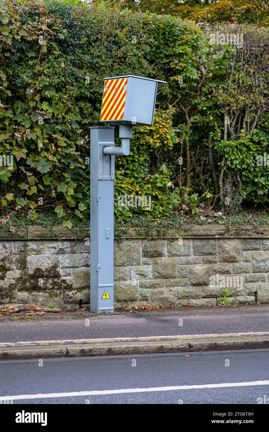 Gatso Speed camera su una strada cittadina, Regno Unito Foto Stock