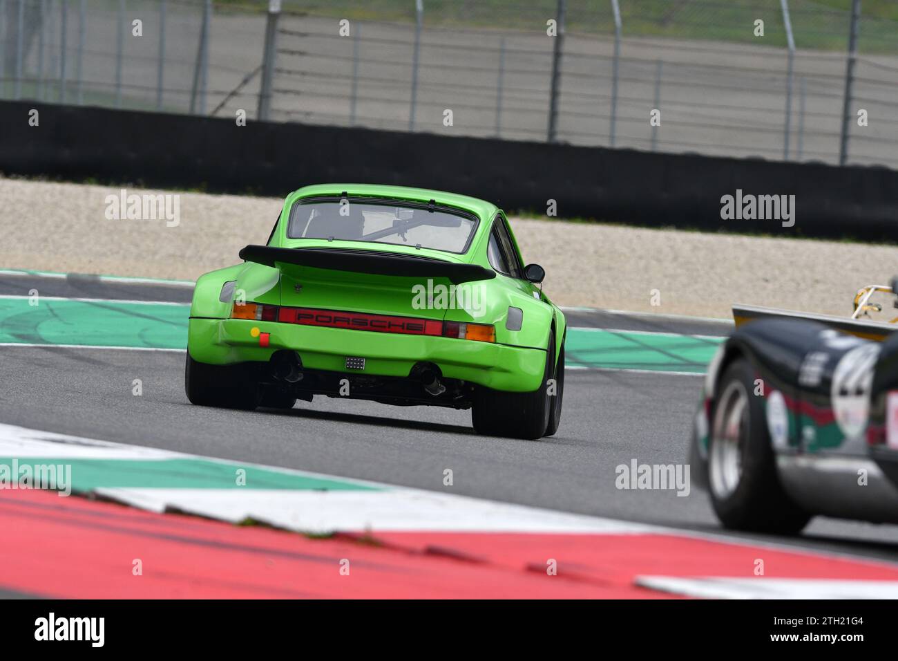 Scarperia, 2 aprile 2023: Porsche 911 Carrera RSR 3,0 C dell'anno 1974 in azione durante il Mugello Classic 2023 sul circuito del Mugello in Italia. Foto Stock