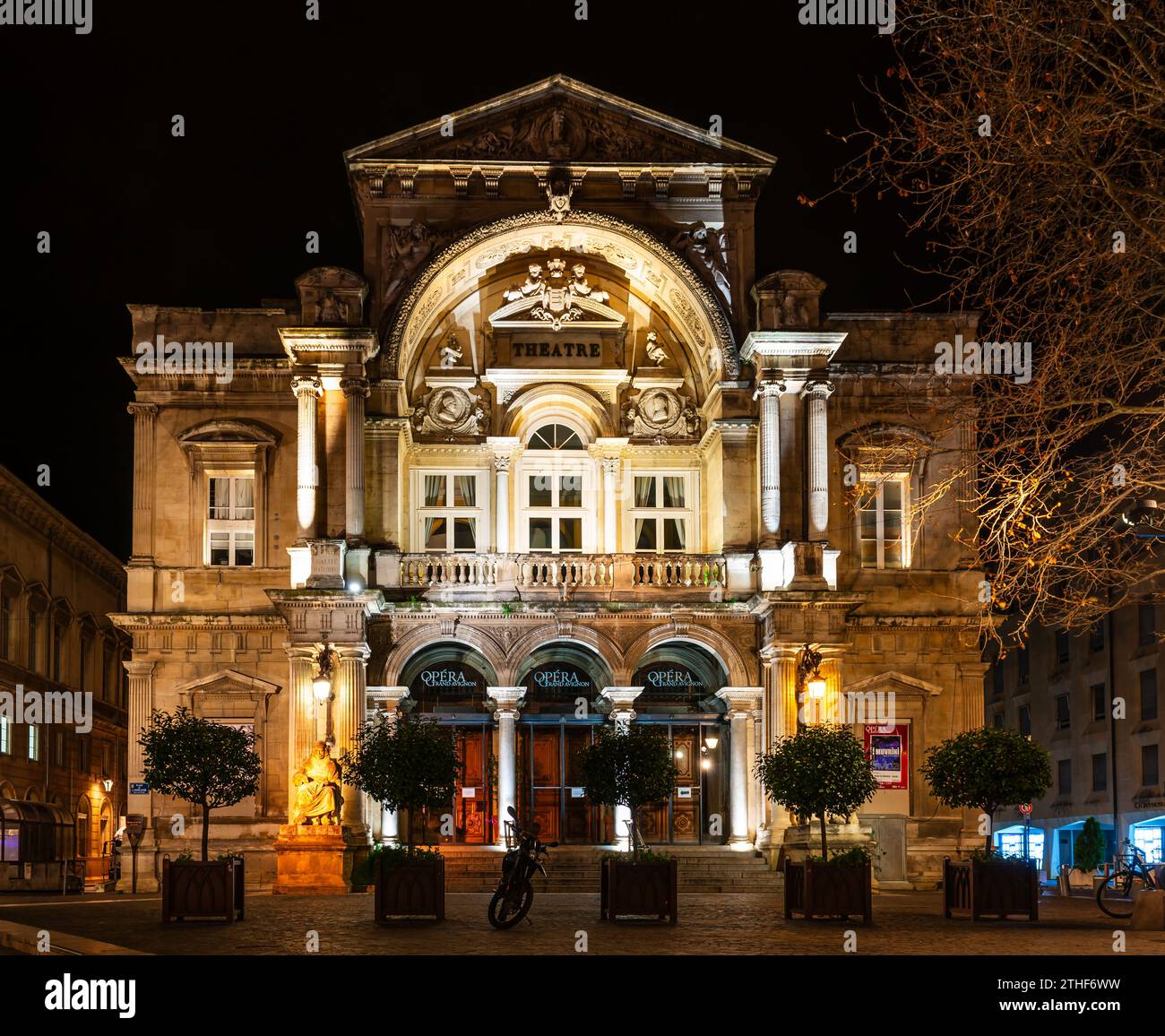 Facciata del teatro cittadino di Avignone, Place de l'Horloge, ad Avignone, Vaucluse, Provenza, Francia Foto Stock