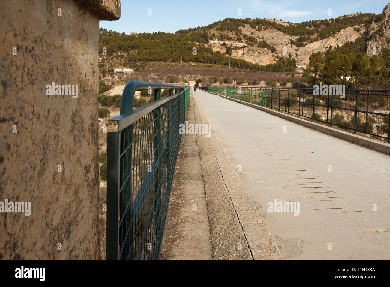 Ponte delle sette lune sul percorso escursionistico e ciclabile della greenway di Alcoi, Spagna Foto Stock