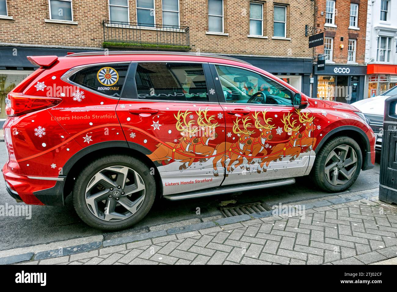Veicolo promozionale natalizio - vettura Honda HR-V decorata con la tradizionale decalcomania natalizia. Inghilterra Regno Unito Foto Stock