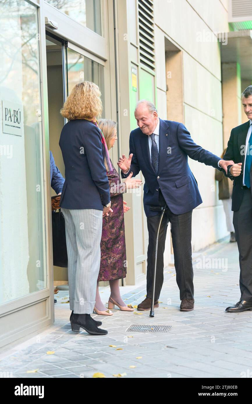 Madrid. Spagna. 20231220, re Juan Carlos di Spagna, la principessa Elena de Borbon lascia il ristorante Pa-Bu dopo pranzo per il compleanno della principessa Elena 60 il 20 dicembre 2023 a Madrid, Spagna Foto Stock