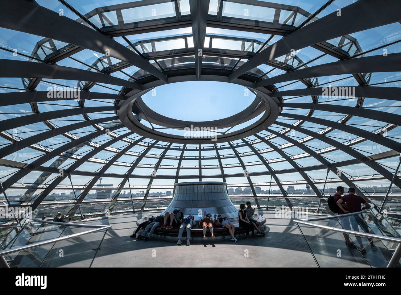 Edificio del Reichstag dall'interno a Berlino, Germania Foto Stock