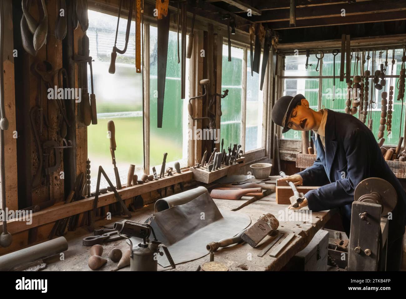 Inghilterra, West Sussex, Weald and Downland Living Museum, Interior of Woodworkers Workshop Foto Stock