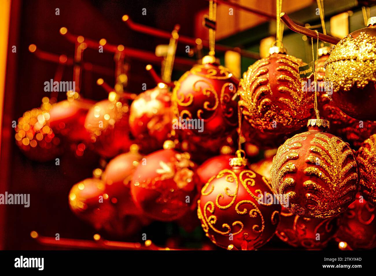 Immagini affascinanti delle luci natalizie scattate durante il mio viaggio a York Foto Stock