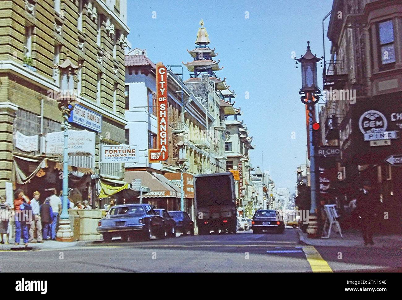 Grant Avenue nella Chinatown di San Francisco negli anni '1970 È una delle strade più antiche di San Francisco negli Stati Uniti. Foto Stock