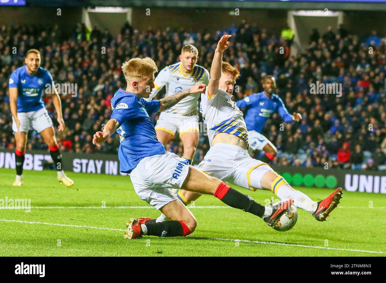 Glasgow, Regno Unito. 20 dicembre 2023. Dopo la vittoria della Viaplay Cup il 17 gennaio all'Hampden Park, i Rangers giocano a St Johnstone nel loro stadio di casa, l'Ibrox Stadium, Glasgow, Scozia, Regno Unito. I Rangers sono ora solo 5 punti dietro il Celtic con due partite in mano, quindi il risultato di questo gioco è molto importante. Crediti: Findlay/Alamy Live News Foto Stock