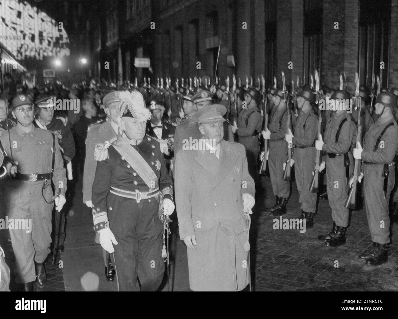 20/11/1961. Soggiorno del Presidente della Repubblica del Portogallo a Madrid, sua Eccellenza Americo Thomas. In The Image, un momento del suo arrivo a Madrid. Crediti: Album / Archivo ABC / Manuel Sanz Bermejo Foto Stock