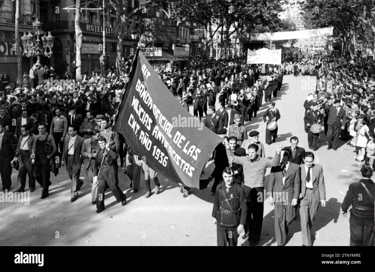 09/30/1936. Grande dimostrazione lungo le Ramblas di Barcellona, in occasione della commemorazione del 19° anniversario della rivoluzione russa. Crediti: Album / Archivo ABC / Josep Brangulí Foto Stock