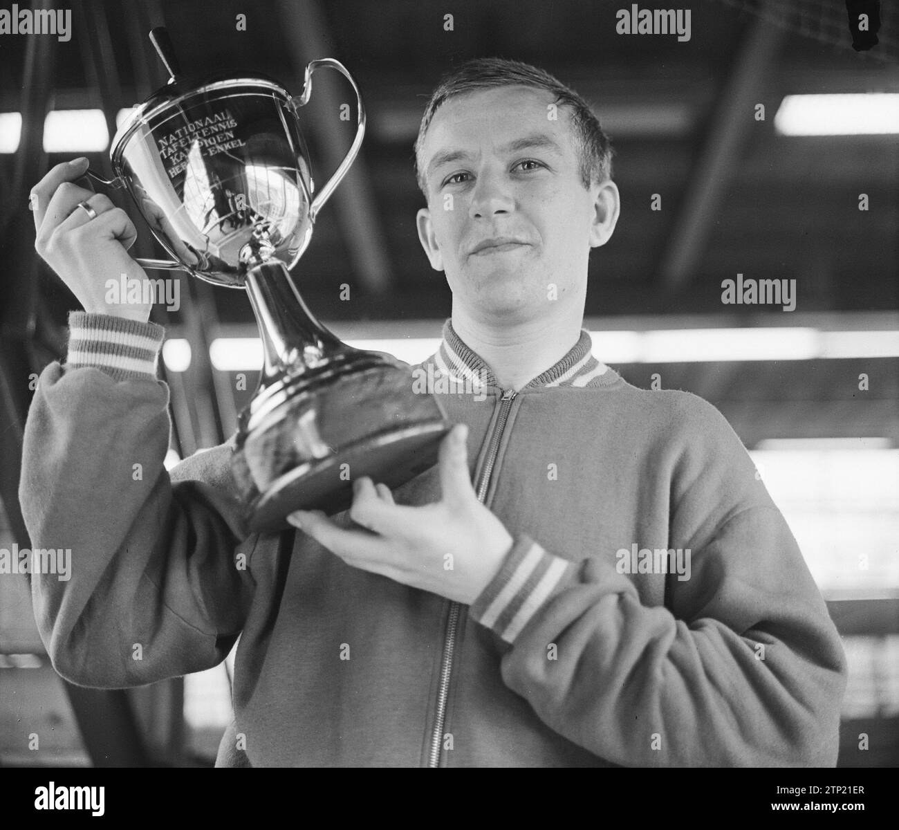 Campionati di ping-pong, vincitore del torneo maschile Frans Schoofs CA. 19 aprile 1964 Foto Stock