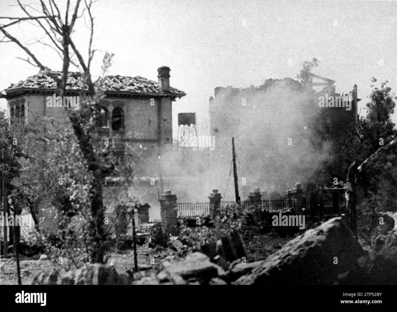 09/08/1937. E' ora di far esplodere le bombe sui parapetti nazionali. Crediti: Album / Archivo ABC / José Díaz Casariego Foto Stock