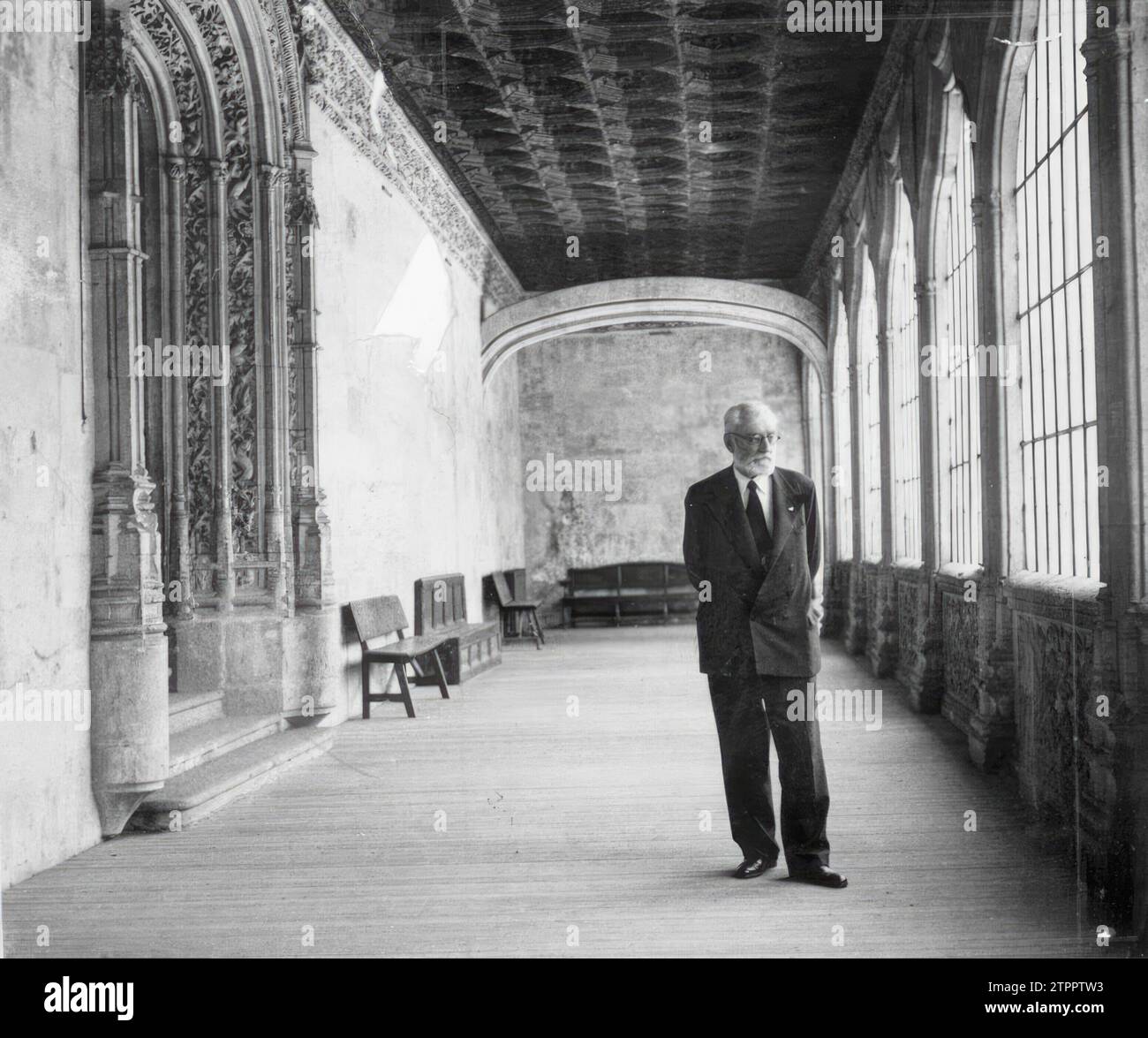 06/27/1936. Miguel de Unamuno nel chiostro dell'Università di Slamanca. Crediti: Album / Archivo ABC Foto Stock