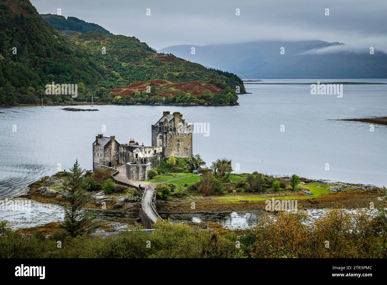 CASTELLO DI EILEAN DONAN (13THC D.C.) LOCH DUICH DORNIE HIGHLAND SCOZIA REGNO UNITO Foto Stock