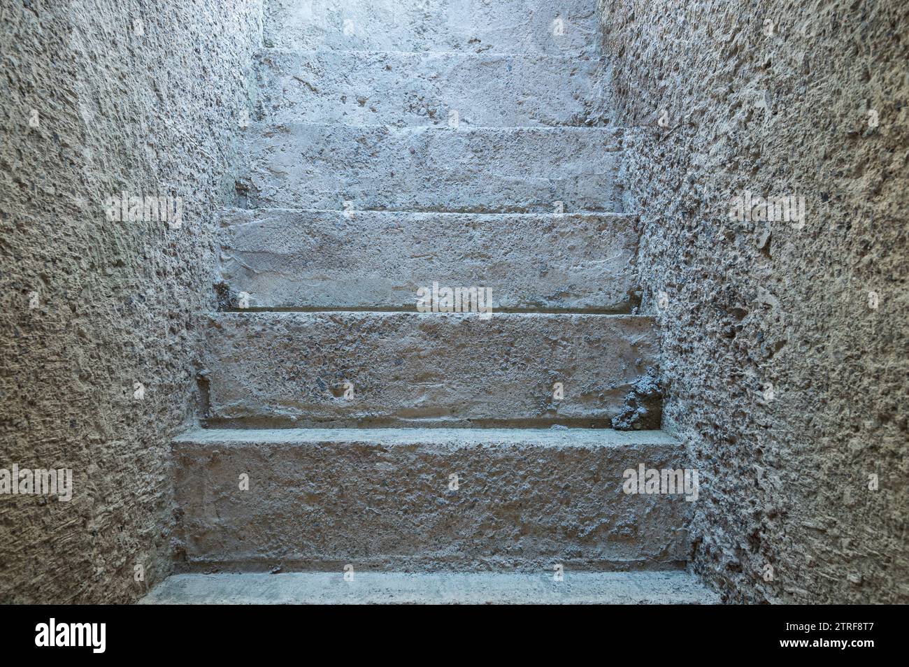 Pulire la scala vuota in cemento sopra la vista dall'alto Foto Stock