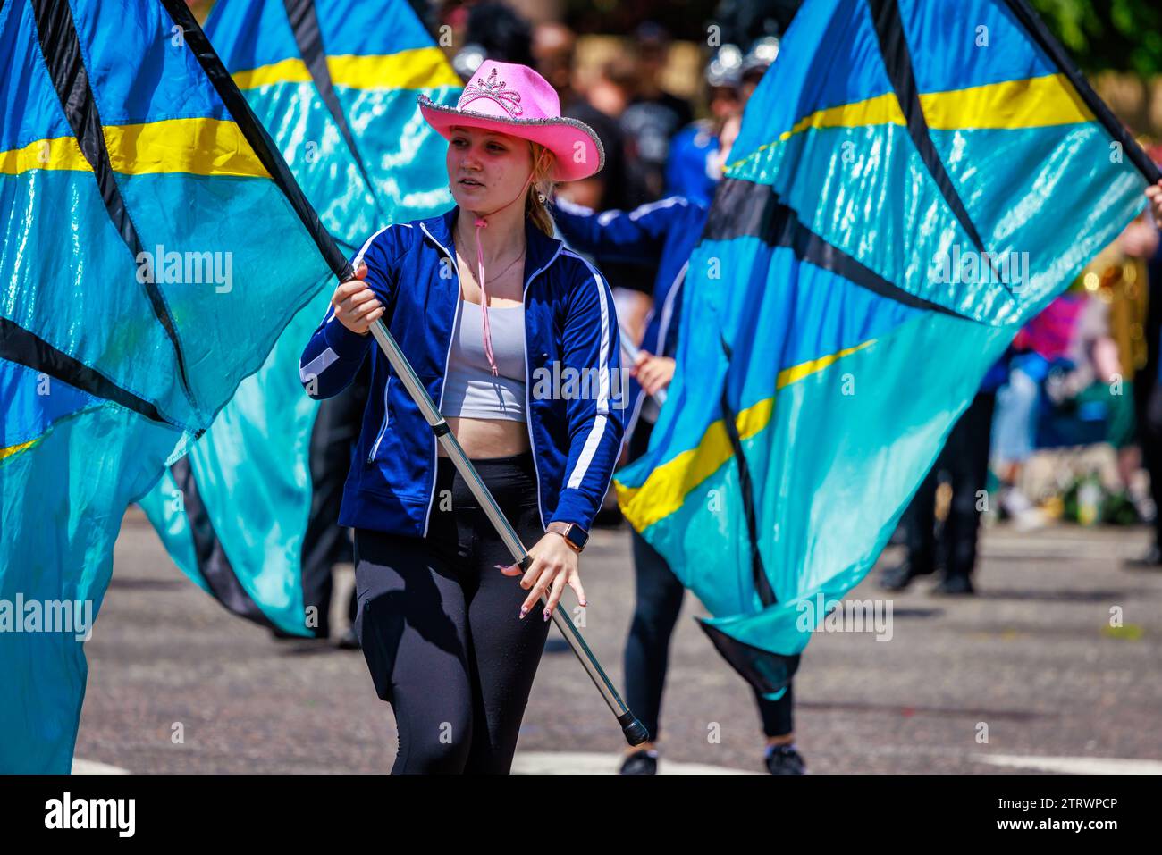 Portland, Oregon, USA - 10 giugno 2023: Skyview High School Band nella Grand Floral Parade, durante il Portland Rose Festival 2023. Foto Stock