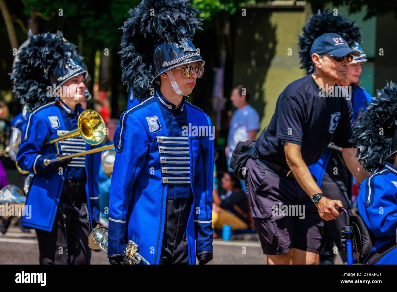 Portland, Oregon, USA - 10 giugno 2023: Skyview High School Band nella Grand Floral Parade, durante il Portland Rose Festival 2023. Foto Stock