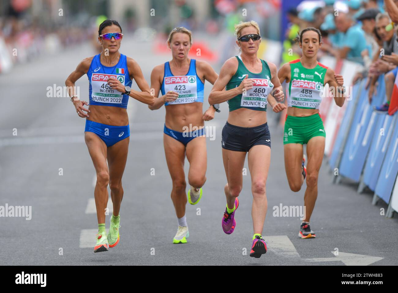 Ann Marie McGlynn (Irlanda), Anna incerti (Italia), Susana Cunha (Portogallo). Maratona femminile. Campionati europei di Monaco 2022 Foto Stock