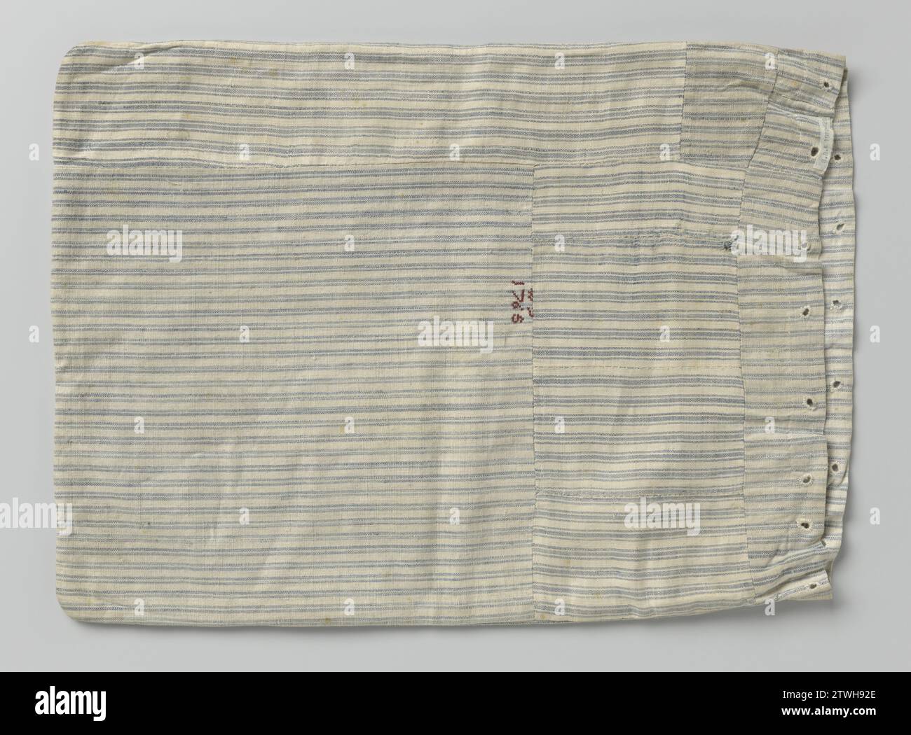 Rivestimento cuscino , 1765 rivestimento Tijken in lino per cuscino lombare, stampato in blu. Stupito. Brand (wg) 1765 Netherlands Linen (materiale) Linen Tijken cover per cuscino lombare, stampato in blu. Stupito. Marchio (wg) 1765 Paesi Bassi lino (materiale) Foto Stock