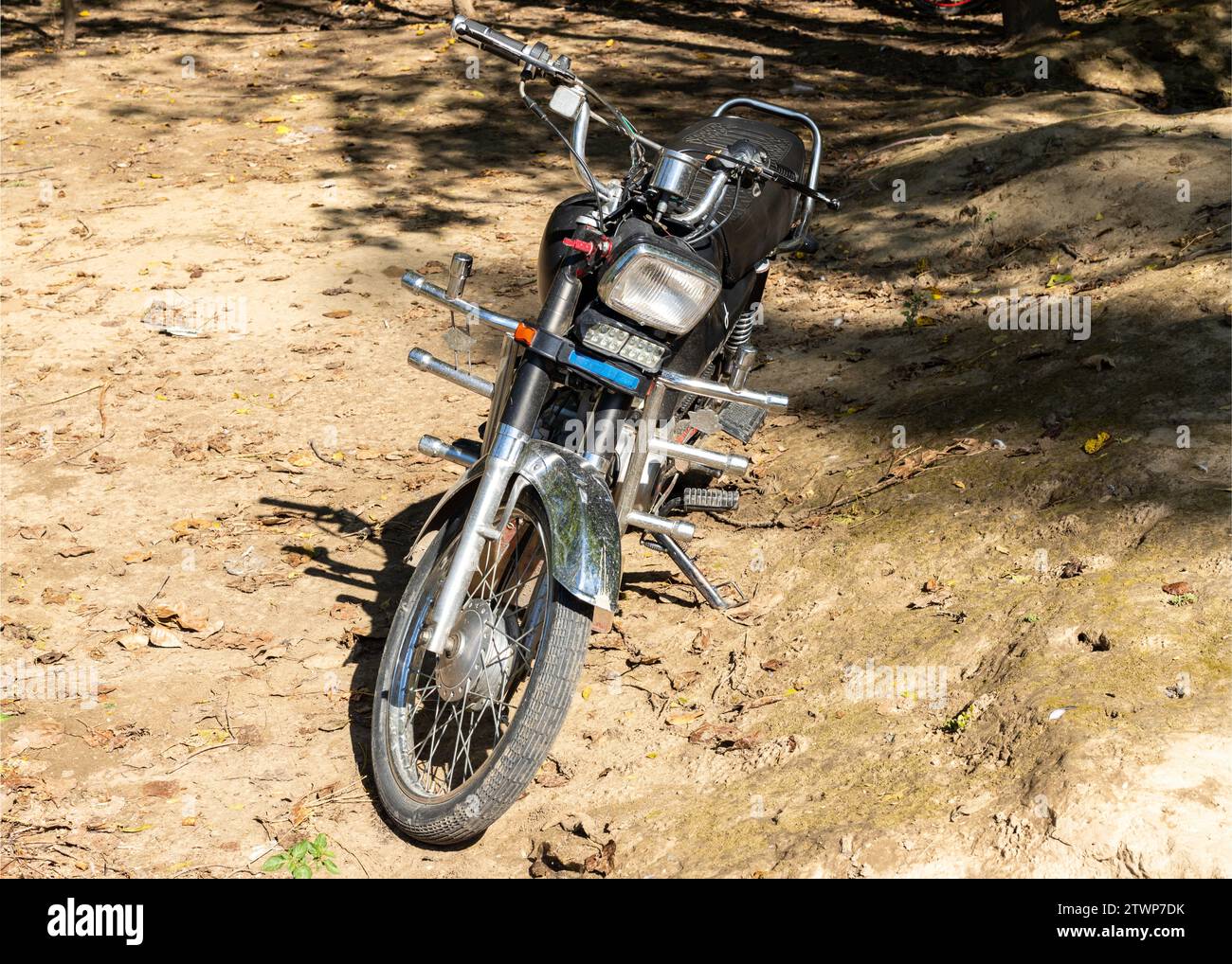 Vista frontale di una vecchia motocicletta Foto Stock