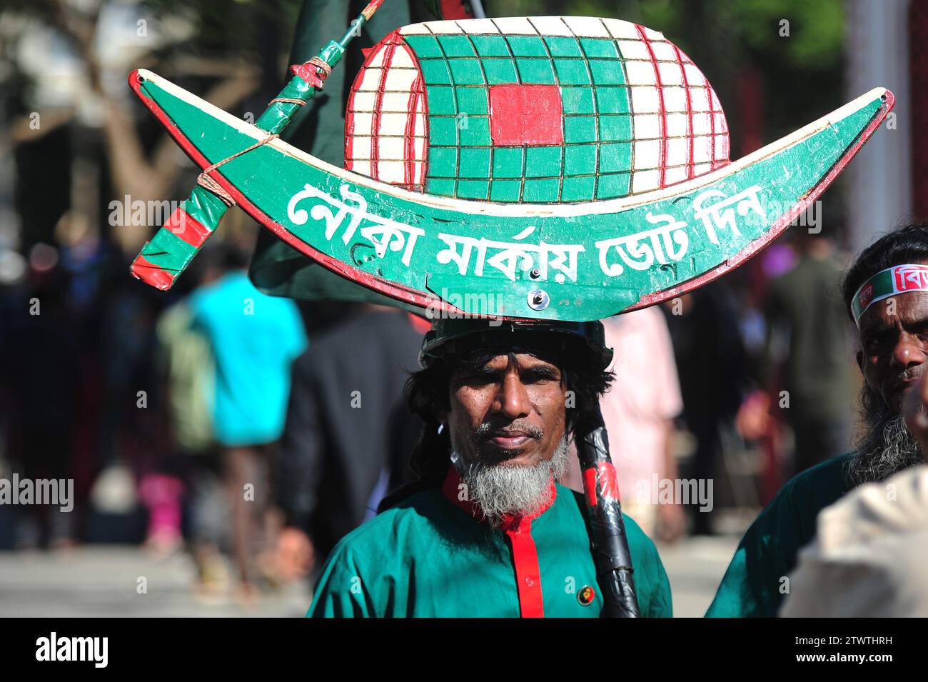 Non esclusiva: Leader di partito, attivisti e sostenitori sono venuti nel campo di Sylhet Alia Madrasa con una processione con i simboli di party Boat nella manifestazione elettorale di Foto Stock